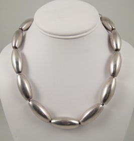 LADIES LARGE STERLING SILVER NECKLACE