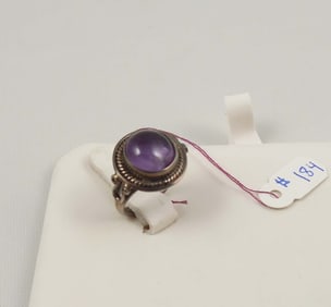 LADIES VINTAGE STERLING SILVER & CABOCHON AMETHYST RING