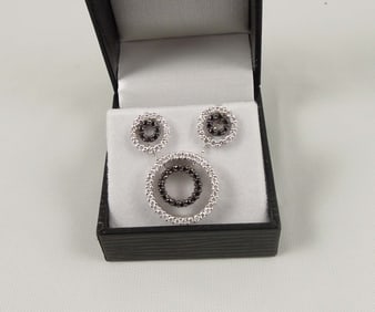 LADIES 14K WHITE GOLD, BLACK & WHITE DIAMOND NECKLACE & EARRING ENSEMBLE