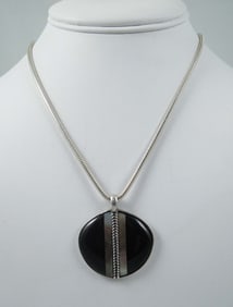 LADIES VINTAGE STERLING SILVER, ONYX & MOTHER-OF-PEARL NECKLACE