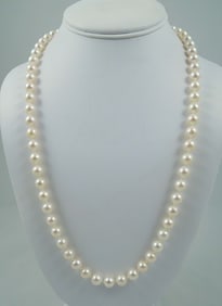 LADIES STRAND OF CULTURED PEARLS