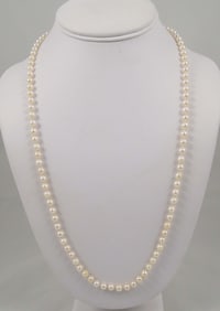 FINE LADIES 14K YELLOW GOLD STAND OF CULTURED PEARLS