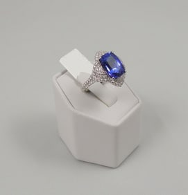 LADIES PLATINUM, TANZANITE & DIAMOND RING