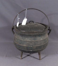 FALKIRK IRON COMPANY ANTIQUE CAST IRON CAULDRON