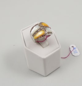 LADIES UNUSUAL MODERN 14K W.G., MOTHER-OF-PEARL & CHAMPAGNE DIAMOND GIND