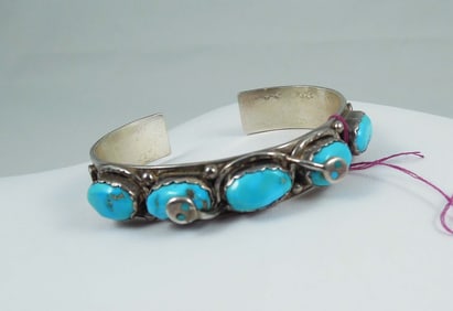 HEAVY VINTAGE NATIVE AMERICAN STERLING SILVER & TURQUOISE CUFF BRACELET