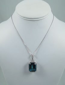 LADIES BEAUTIFUL PLATINUM, LONDON BLUE TOPAZ & DIAMOND NECKLACE