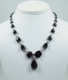 OUTSTANDING LADIES PLATINUM, BLACK & WHITE DIAMOND NECKLACE