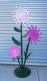 VINTAGE HEAVY CUSTOM MADE STEEL TRIPLE FLOWER GARDEN ORNAMENT