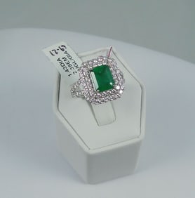 LADIES PLATINUM, EMERALD & DIAMOND RING