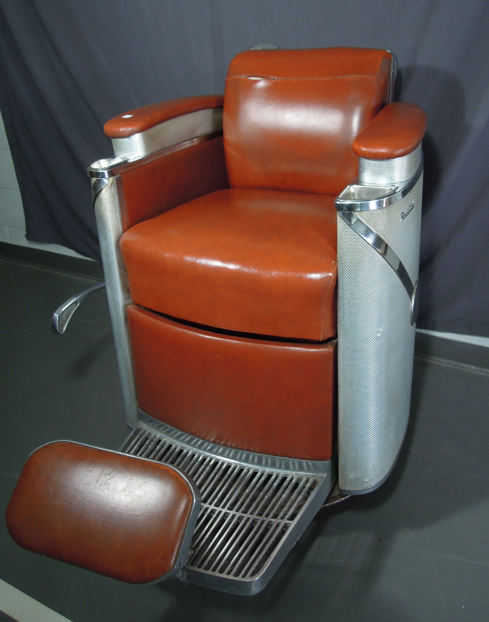 KOKEN PRESIDENTIAL BARBER CHAIR: Circa 1950'. Good condition. Missing headrest.
