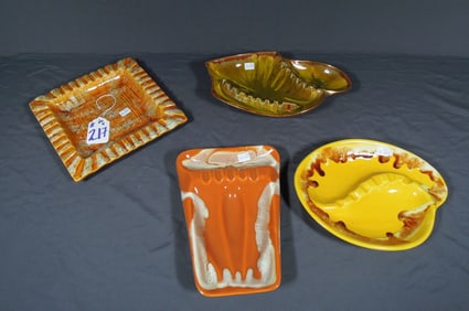 GROUP OF FOUR VINTAGE AMERICAN POTTERY ASHTRAYS