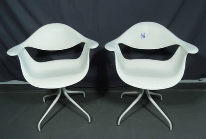 PAIR MID-CENTURY MODERN GEORGE NELSON/HERMAN MILLER SWAG LEG CHAIRS