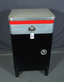 VINTAGE METAL MEDICAL CABINET