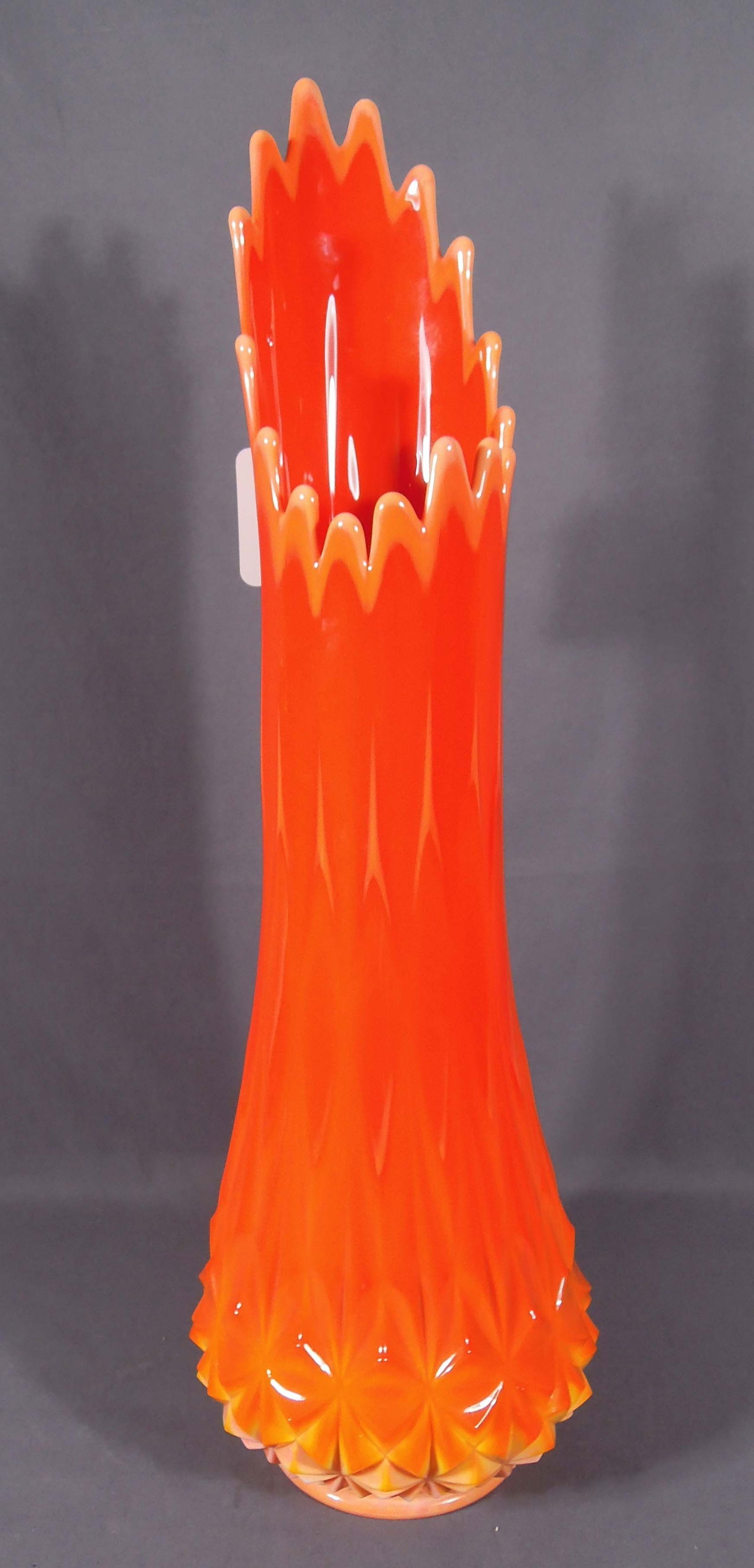 MID CENTURY MODERN LE SMITH BITTERSWEET SWUNG VASE (1 of 2)