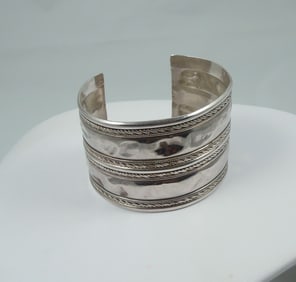 WIDE HAND HAMMERED NATIVE AMERICAN STERLING SILVER FLEXIBLE CUFF BRACELET