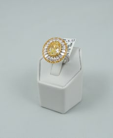 FABULOUS LADIES 18K Y & W GOLD, FANCY LIGHT YELLOW AND WHITE DIAMOND RING