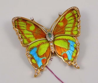 FABULOUS LADIES VINTAGE 18K Y.G., ENAMEL & BLUE & WHITE DIAMOND BUTTERFLY BROOCH