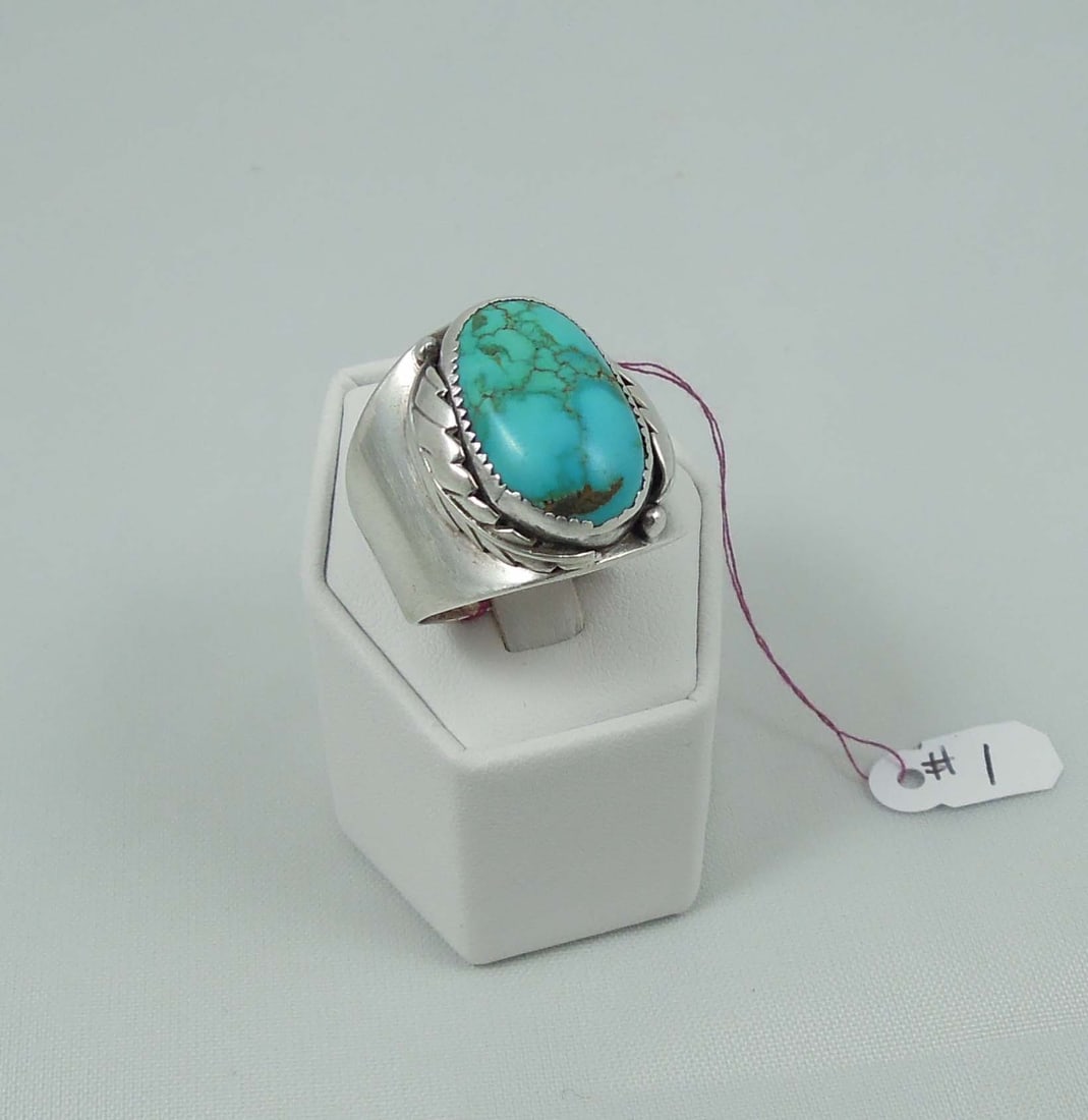 VINTAGE GENTLEMEN'S NATIVE AMERICAN STERLING SILVER & TURQUOISE RING