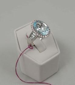 LADIES BEAUTIFUL 14K W.G., AQUAMARINE & DIAMOND RING