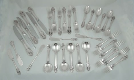 BEAUTIFUL SET OF WALLACE STERLING SILVER "GRAND BAROQUE" FLATWARE