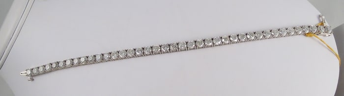 LADIES SPECTACULAR 14K W.G. & DIAMOND ETERNITY BRACELET