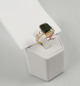 LADIES 14K Y.G., GREEN TOURMALINE & DIAMOND RING