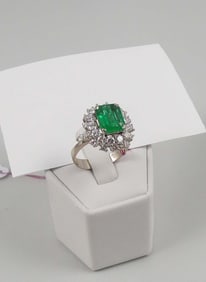 LADIES BEAUTIFUL 18K W.G., EMERALD & DIAMOND RING