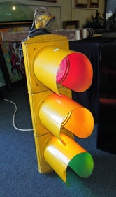 VINTAGE AUCTHENTIC TRAFFIC LIGHT