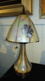ORIGINAL VINTAGE SIGNED TODD PHILLIPS QUOIZEL ART GLASS IRIDESCENT TABLE LAMP