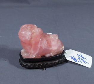 HAND CAVED ROSE QUARTZ FOO DOG ON ROSEWOOD STAND