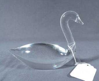LARGE SIGNED STEUBEN SCULPTURE OF SWAN