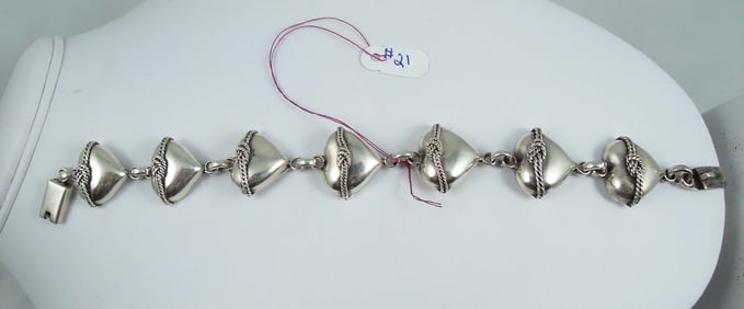 LADIES LARGE VINTAGE STERLING SILVER HEART BRACELET