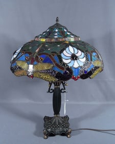 TIFFANY STYLE LEADED GLASS TABLE LAMP