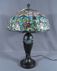 BEAUTIFUL LEADED GLASS TABLE LAMP