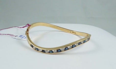 LADIES BEAUTIFUL 14K Y.G., SAPPHIRE & DIAMOND BANGLE BRACELET