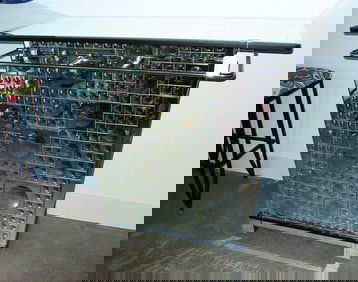 FINE MODERN MIRRORED GLASS BUBBLE BAR