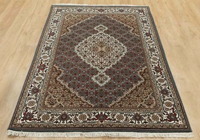 FINE HAND KNOTTED MAHI TABRIZ AREA RUG
