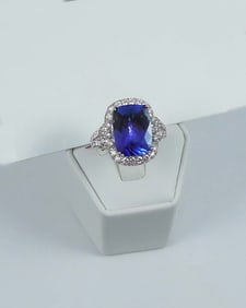 LADIES FABULOUS PLATINUM, TANZANITE & DIAMOND RING