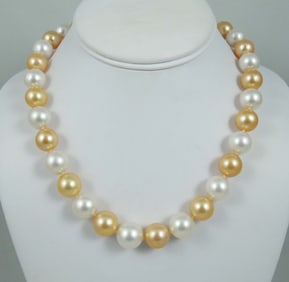 LADIES BEAUTIFUL STRAND OF 14K W. & Y. GOLD SOUTH SEA PEARLS