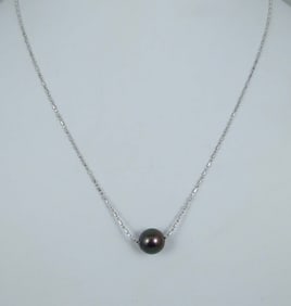 LADIES 14K W.G & BLACK PEARL NECKLACE