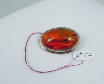 LADIES VINTAGE STERLING SILVER AND AMBER BROOCH