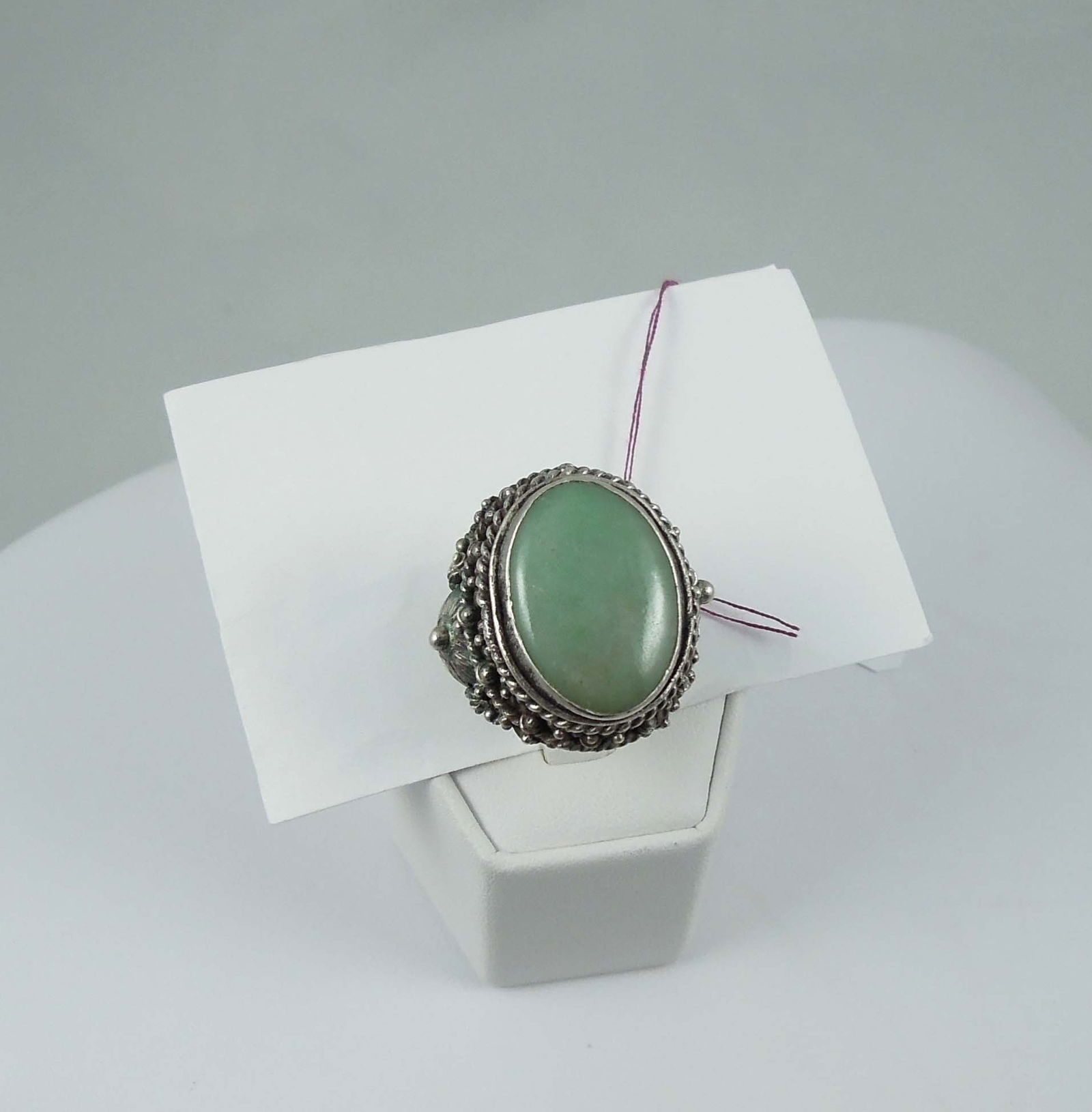 VINTAGE HEAVY CUSTOM MADE 950 SILVER AND CABOCHON JADE RING (1 of 1)