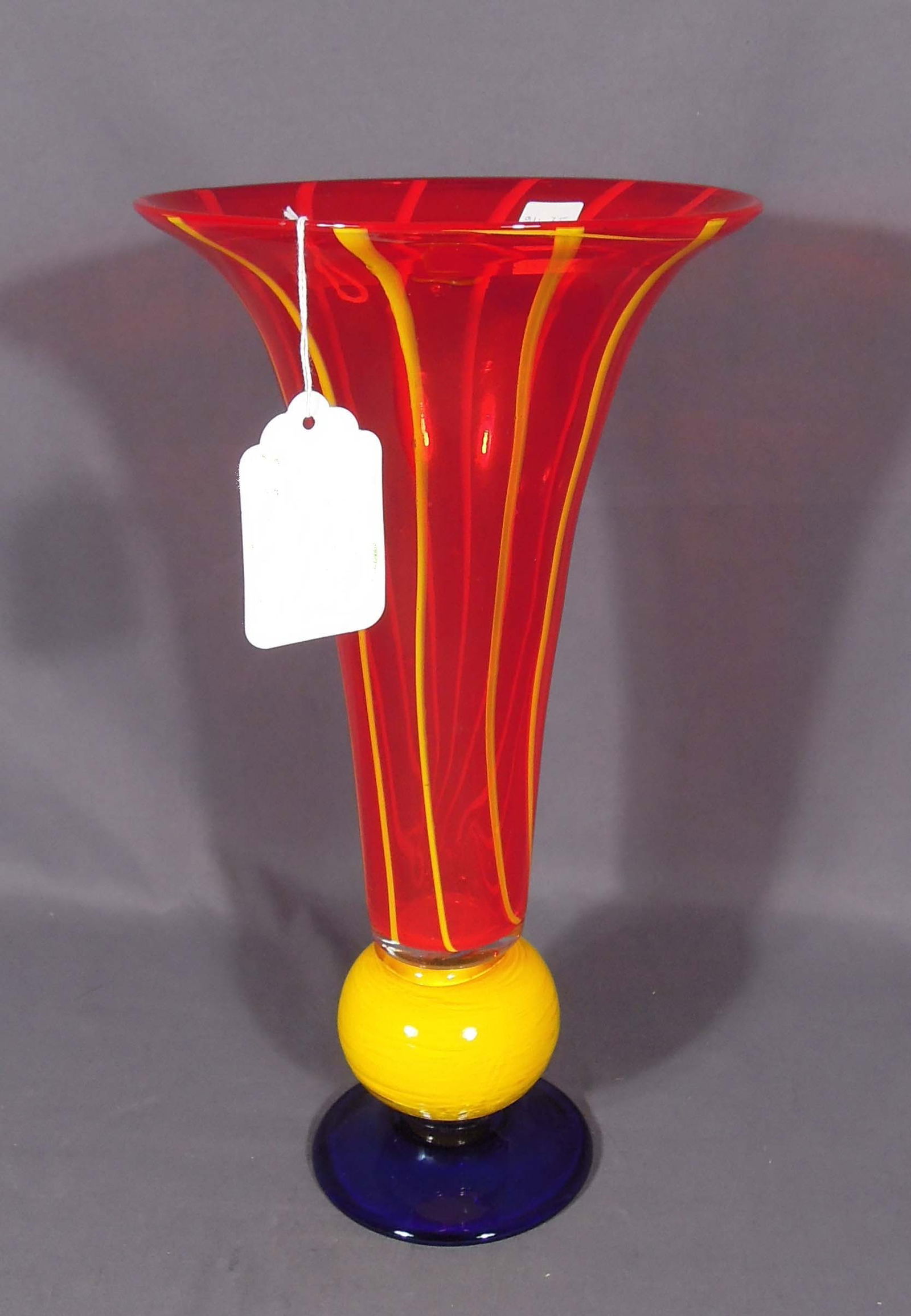 MID CENTURY MODERN HAND BLOWN ART GLASS VASE (1 of 1)