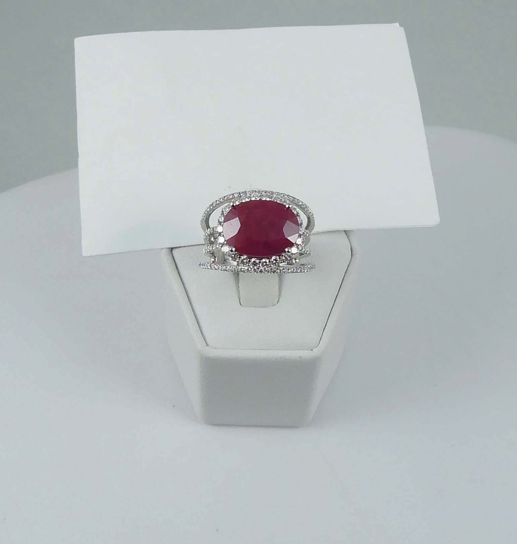 LADIES BEAUTIFUL 18K W.G., RUBY & DIAMOND RING (1 of 1)