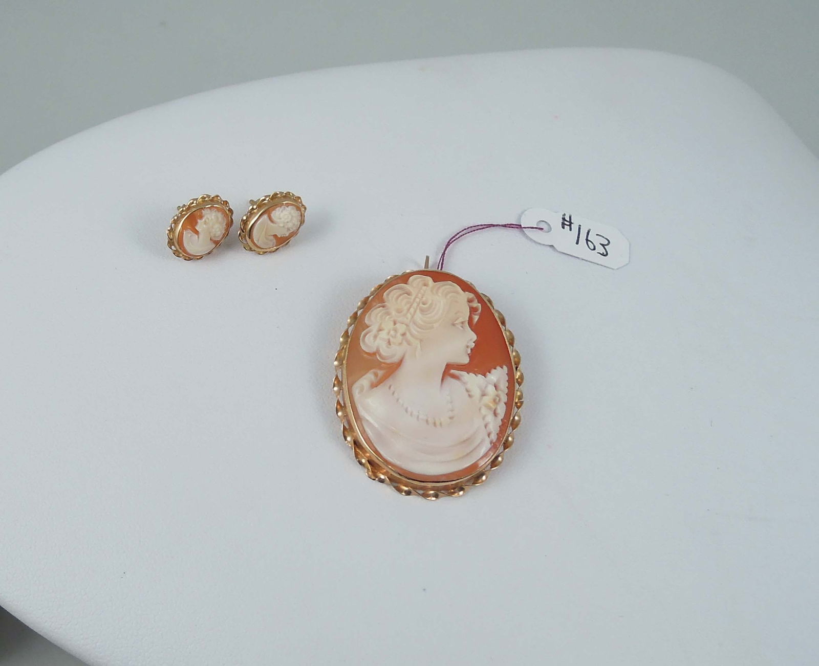 LADIES VINTAGE 14K Y.G. & CAMEO BROOCH/PENDANT & EARRING SET (1 of 1)