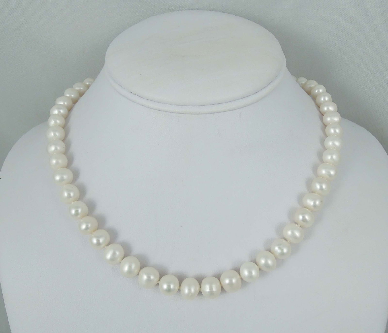 LADIES STERLING SILVER & FRESH WATER PEARL NECKLACE: Fine lustre. 16" long.