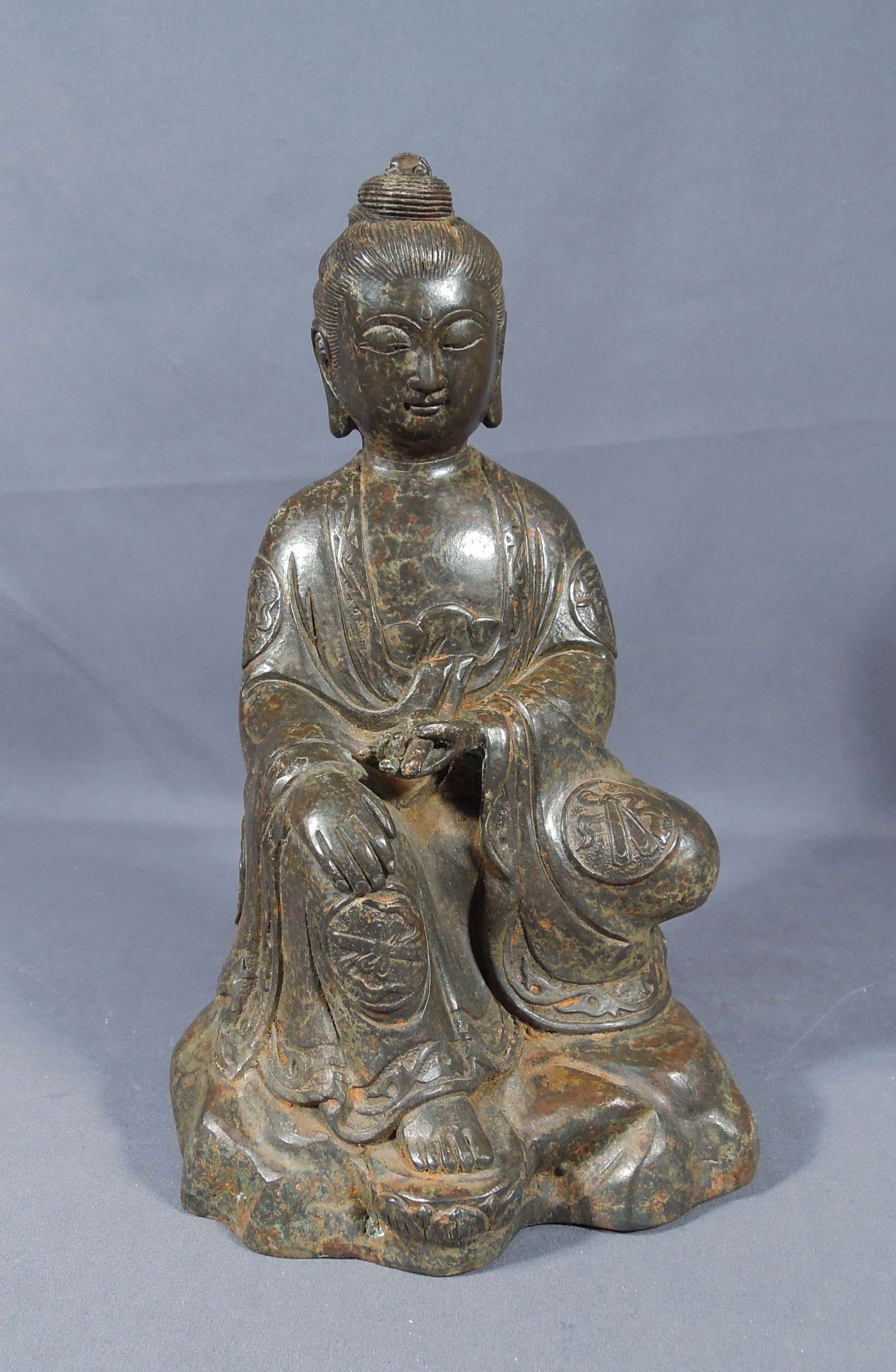 ANTIQUE CHINESE BRONZE SEATED QUAN YIN (1 of 2)
