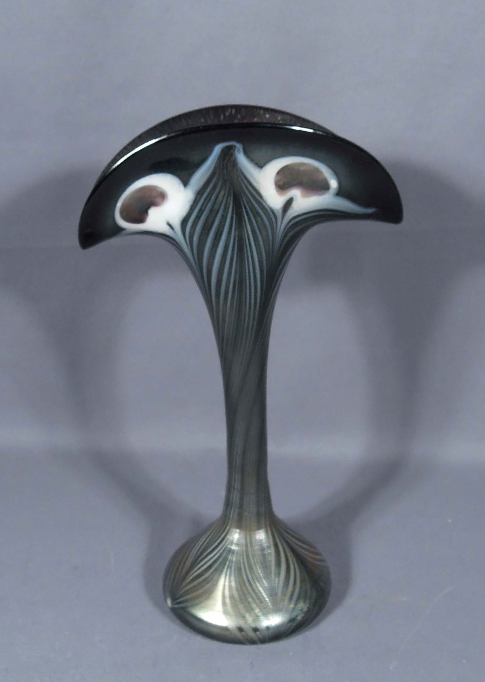 TIFFANY STYLE HAND BLOWN ART GLASS "JACK IN THE PULPIT": Black and gray iridescent coloration. Pulled feather design. 12 1/2" high, 7 1/4" wide, 4 1/4" deep.