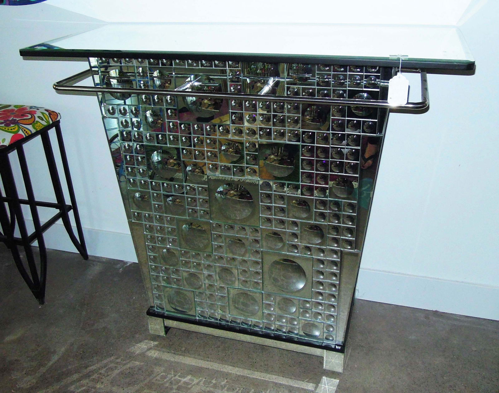 FINE MODERN MIRRORED GLASS BUBBLE BAR: Beveled glass top. 41 1/2" high, 47 1/2" wide, 19" deep.